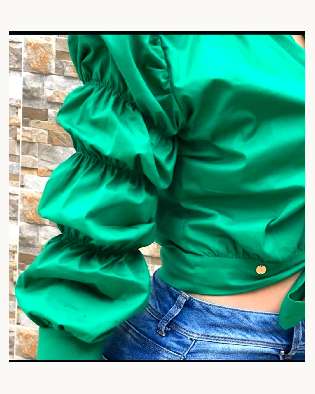 Blusa Camisera Verde Esmeralda con Mangas Fruncidas &amp; Lazada